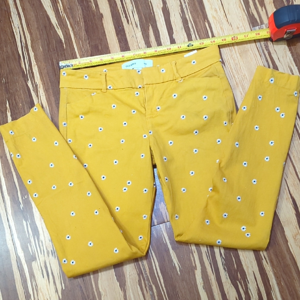 Old Navy Yellow Floral Daisy Skinny Pixie Pants